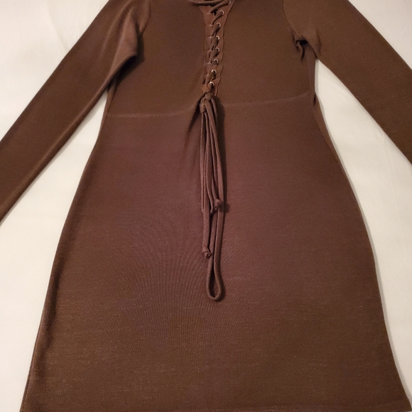 Selling Beautiful Long Sleeved Dark Green Top from Forever 21 - Picture 2 of 10